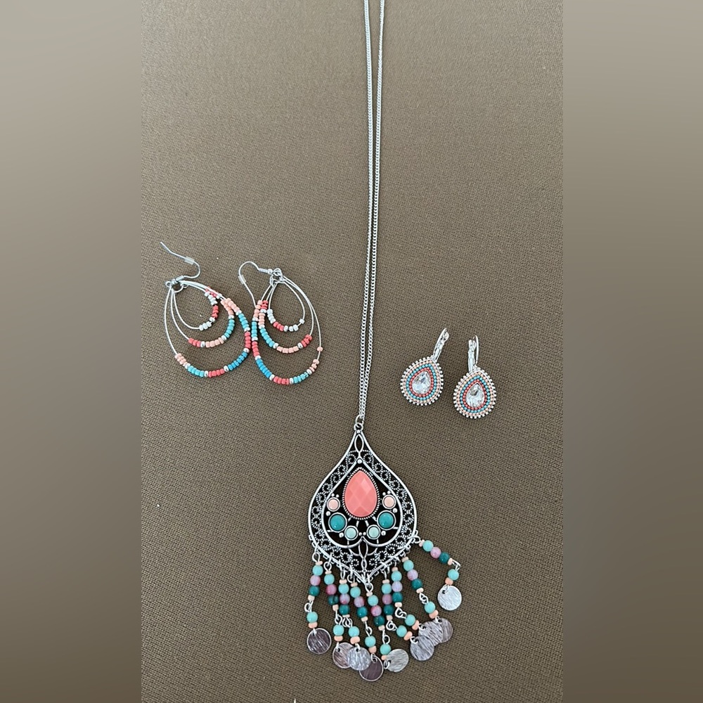 Beautiful brand new necklace and double earring set